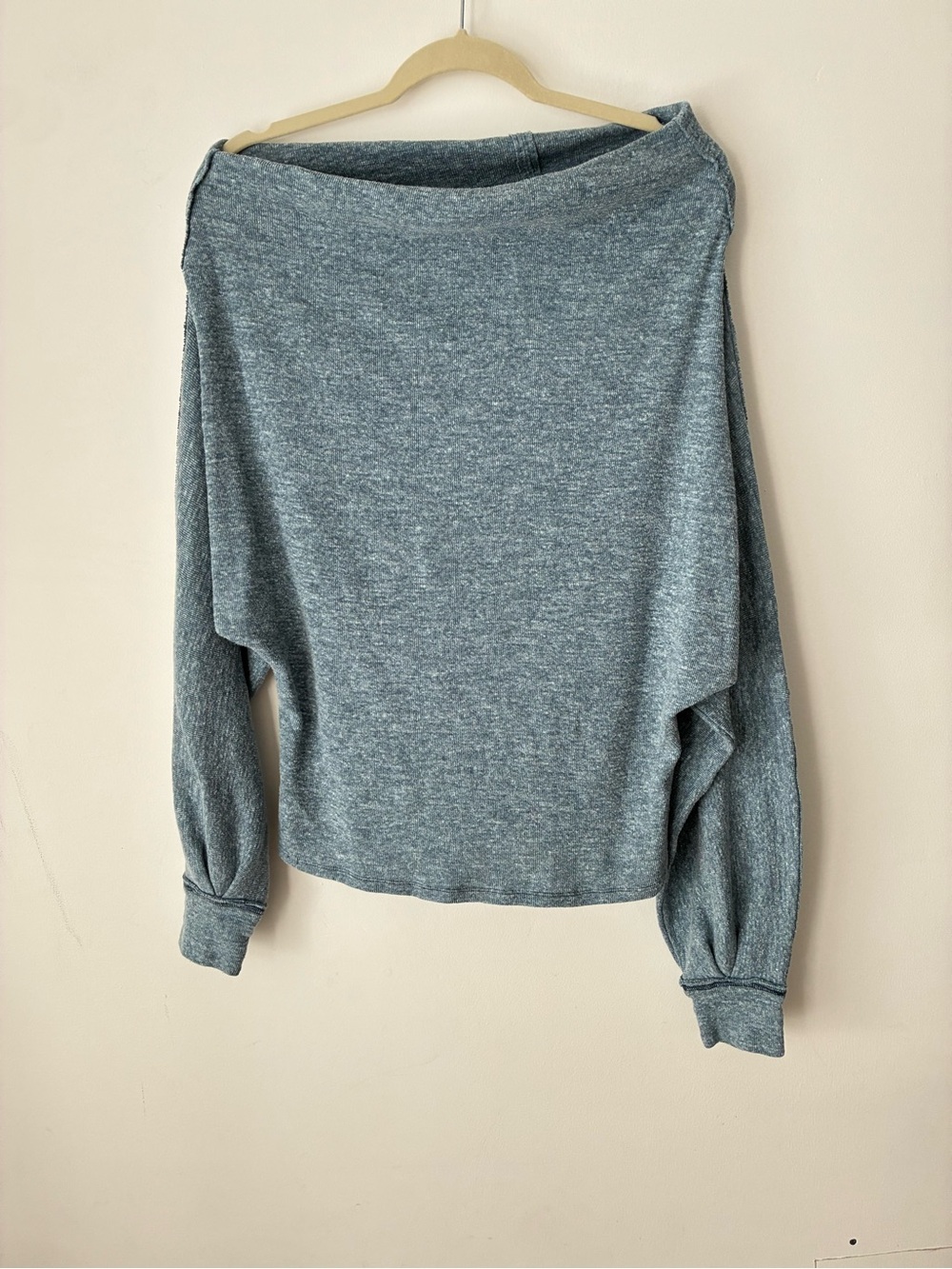 Free People We The Free Women’s M Blue Off Shoulder Dolman Sweatshirt
